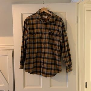 Aritzia TNA oversized plaid button down flannel shirt. Size XS.